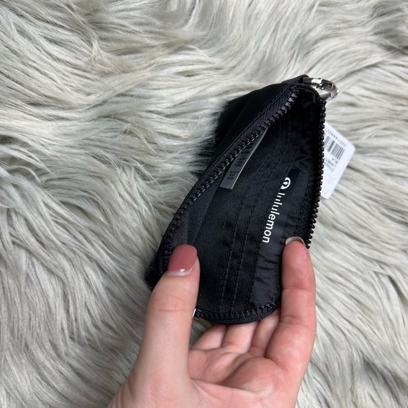 Lululemon Clippable card pouch - Picture 5 of 5